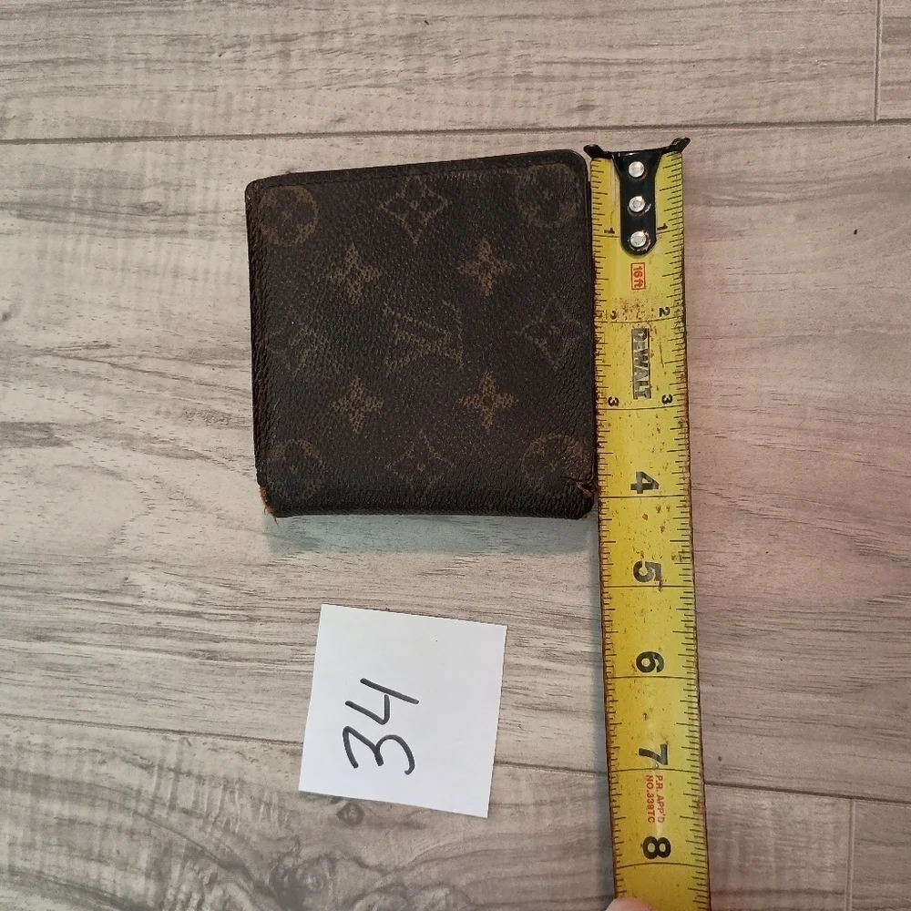 Louis Vuitton elegant louis